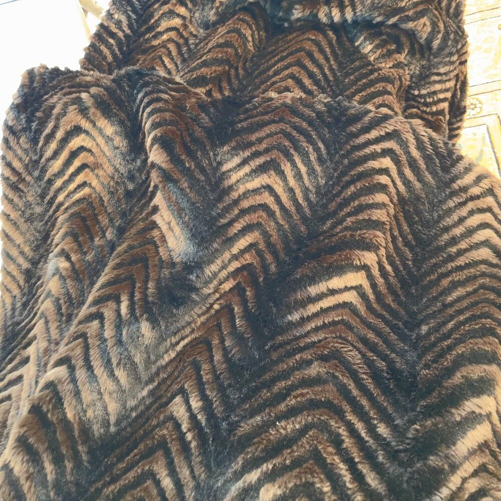 Faux Fur Reversible Blanket With Zebra Print Pattern and Black(50" w X 68" L)